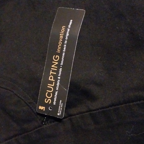 Lee Women's Plus Size Sculpting Slim Fit Skinny Leg Pull on Jean NWT Size 28W - Picture 7 of 11